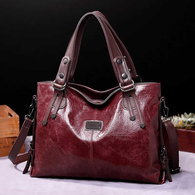 Botha™ Avery - Soft leather bag with two handles and elegant details